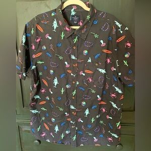 American Eagle Men’s shortsleeved button down charcoal with summer print